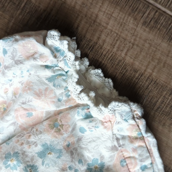 One Piece Bubble/Romper with matching headband / 3-6mth - Picture 6 of 7